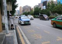 多地放宽出租车司机从业年龄限制 从业资格年龄从60周岁延长至65周岁
