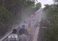 游客来爬山发现有电梯直达山顶 山一步没爬景一处没落