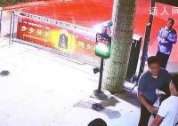 男子拾金不昧被免一年物业费 郭保甲被授予文明市民荣誉