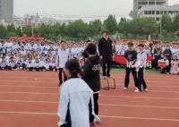 学生运动会表演刺杀安倍 教育局回应
