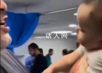 巴勒斯坦一女婴空袭中丧生父亲痛哭 愿世界和平永无战争