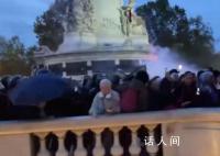 法国街头爆发大规模抗议 警方使用高压水枪和催泪瓦斯驱散人群
