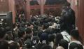 游客9块9夜爬古武当山被挤爆 现场秩序混乱