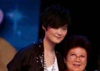 李宇春粉丝夏奶奶去世 从2005年开始喜欢李宇春