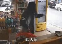 小女孩遭陌生人一路尾随进店求助 老板立即挺身而出吓退尾随男子