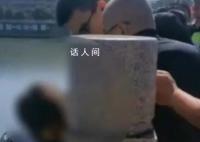 少年欲跳桥轻生被无数双手紧抓救回 已平复心态和家人一起离开