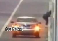 男子捆脚跳河 U盘遗书均为造谣