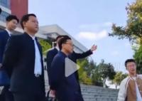 学生模仿领导“视察” 校方回应