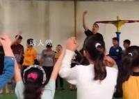 加沙医院遭袭前 孩子们一起做游戏