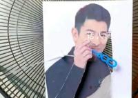 “刘德华”给自己吹泡泡是什么体验 网友智慧无穷无尽