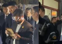 智利总统逛潘家园 店员:他擅长砍价