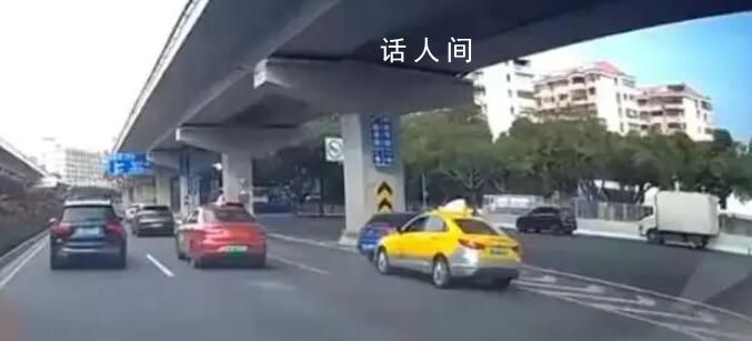 撞车出租所属公司称司机已尽力刹车 暂未发现存在开斗气车行为的证据
