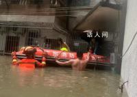 台风三巴来袭 广东湛江积水成河