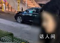 女子与男友吵架怒划16万爱马仕包 当时实在太生气事后很后悔