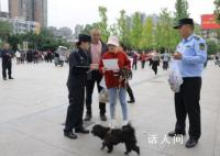 全国多地免费发放牵狗绳 加大文明养犬宣传力度