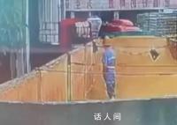 青岛啤酒上半年持续加大宣传投入 青岛啤酒被曝工人在原料仓小便