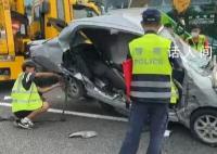 台湾游览车与轿车相撞致4死22伤 详细原因有待厘清