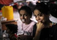 加沙孩子腿上写名字以便遇害后识别 在儿童身上写下名字的绝望做法正越来越普遍