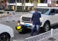 男子驾车碾压保安?太原警方通报
