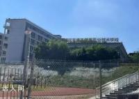 广东一学校近700名学生集体退学 清远市德圣健康职业技术学校被曝出无老师给学生现场上课