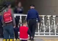 业主集资装小区大门2天就丢失 社区工作人员称将督促恢复原样