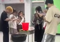 广州地铁禁止万圣节惊悚妆容 装扮惊悚的乘客被要求卸妆上车