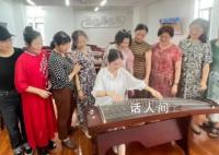 90后00后走上老年大学讲台 在忘年交中收获彼此的成长