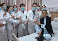 女孩疯狂减到50斤 靠粪便挽救生命