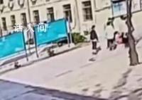 学校回应“老师学生围殴一女生” 该学生素质太差辱骂老师在先