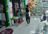男子在药店殴打女友已被拘 事发原因警方正在调查