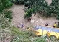 湖南一校车坠下山坡 有学生受伤