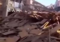 尼泊尔强震致房屋大面积倒塌 目前尼泊尔军队已经参与救援