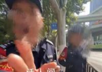 记者采访疑遭警察抢手机 当地回应