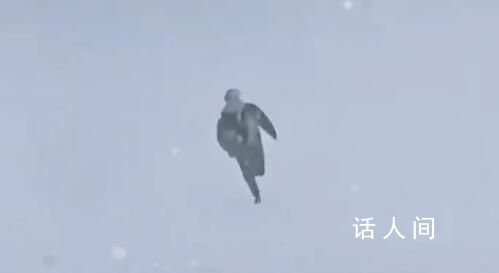 南方室友第一次见东北大雪激动撒欢 仿佛看见了石猴出世