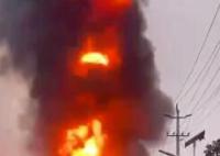 四川一油罐车爆炸燃烧 已致2死2伤