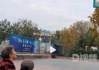 77岁奶奶10年来每天打篮球2小时 动作矫健投球稳打稳进