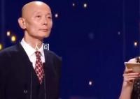 周冬雨金鸡奖照念手稿引争议 网友忍不住吐槽