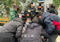 体育馆遇难学生母亲:哭得两三天没睡