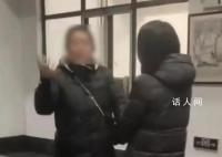 体育馆遇难者母亲称遭施压 官方回应