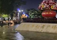警方通报深圳一广场发生砍人事件 目前案件正在进一步侦办中