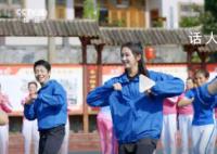 撒贝宁关晓彤跳广场舞 关晓彤逐渐放飞自我
