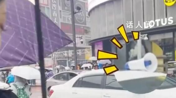 游客打车遇e人司机:公举请上车