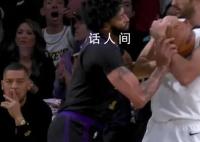 湖人灰熊爆发冲突 浓眉推倒灰熊悍将