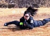 女特警实弹射击训练又美又飒 女特警眼神真的坚毅又敏锐
