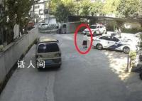 女子到派出所打探落网同伙消息被抓 案件深挖追赃工作正在进行中