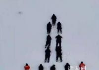 消防员雪地模拟火箭发射 全网点赞量超150万