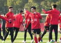 中泰之战已售出超4万张门票 国足全队乘坐的航班落地曼谷