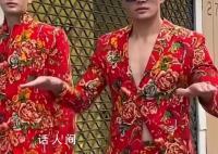 博主穿“东北大花”逛欧洲街头 吸引了无数路人的目光