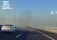 女骑手超车被弹飞坠湖身亡 让看到的人触目惊心