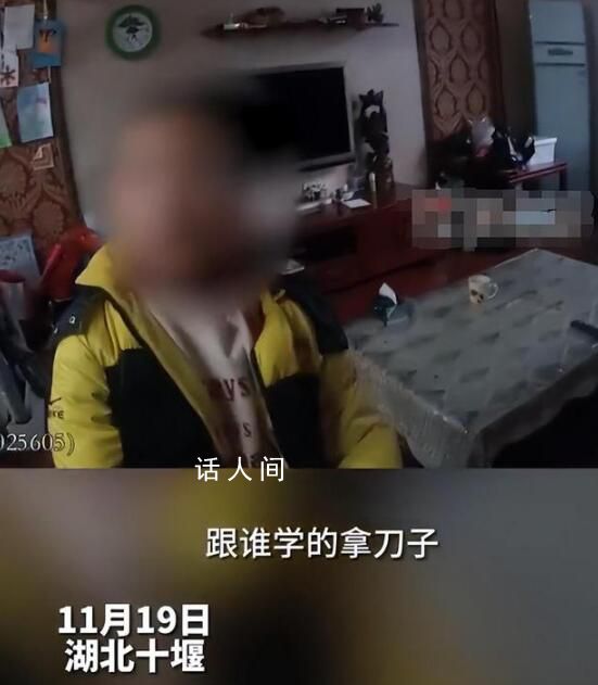 小学生不想写作业持刀威胁妈妈 竟然被民警们带到了派出所